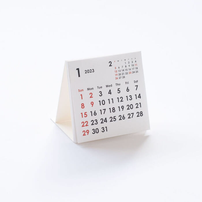The art of organization starting next year. Prepare for the New Year with a minimalist palm calendar.