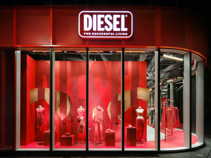 グレン・マーティンス手掛ける新フラッグシップショップが銀座にオープン！ ディーゼルのイメージを刷新する圧巻の店内です。