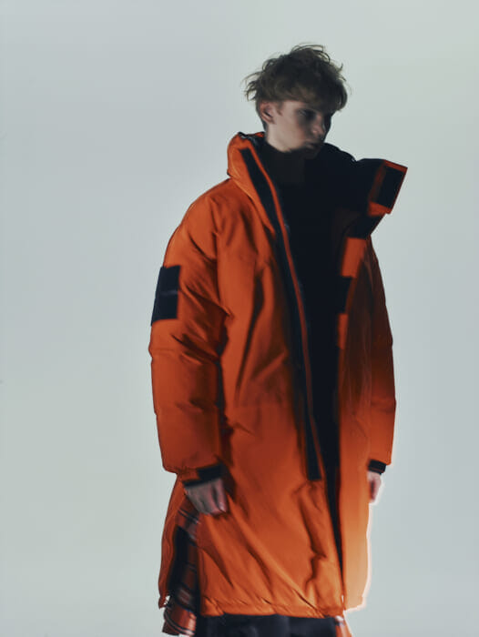 モードなオレンジは、冬の新発見。噂のPLUSより、新作アウター登場です。