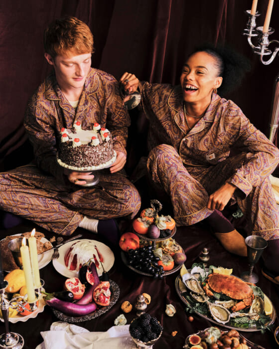 ロンドンが誇るリバティ ファブリックとカーハート WIPのコラボで、今年の締めくくりに至福の睡眠を。