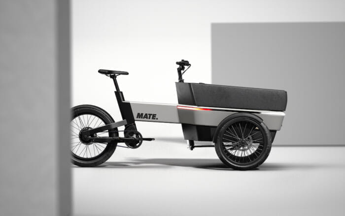 メイトバイクが生み出す、新しい移動体験。車の利便性と自転車の機動力をひとつにしたMATE SUV。