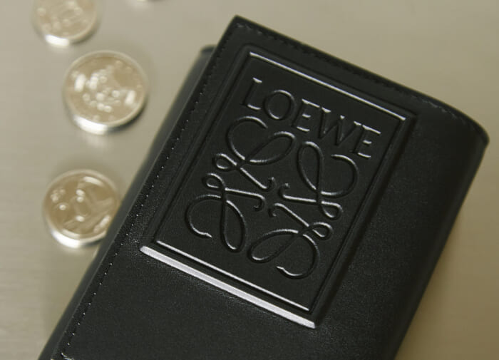 連載「憧れの逸品」No.280 黒が気になるロエベのスモールレザーグッズ。