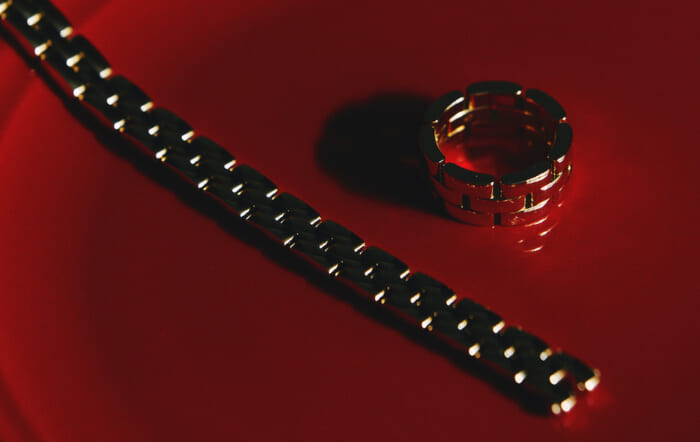 連載「憧れの逸品」No.283 豹のようにしなやかなカルティエのリングとブレスレット。