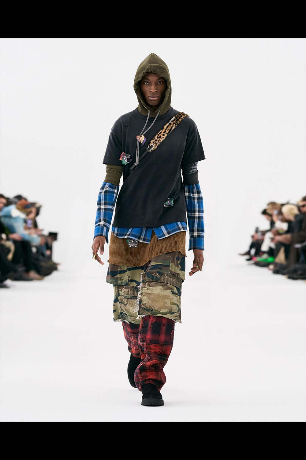 GIVENCHY | HOUYHNHNM（フイナム）