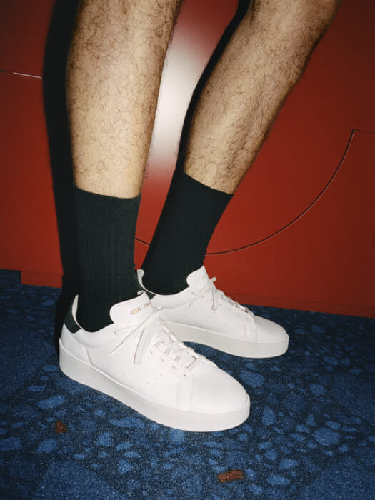 従来のイメージをアップデートするStan Smith。アディダス オリジナルスのBlue Versionと合わせたい、モダンな2型。