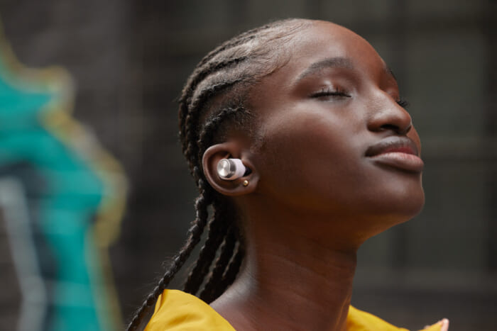 最高の音楽を最高の品質で。伝統と革新を誇るバウワース アンド ウィルキンズのワイヤレス・ヘッドフォンという選択。