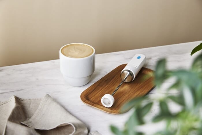 おうち時間のお供に、ブルーボトルコーヒー初のミルクフォーマー。店舗ではバレンタインドリンクも始まります。