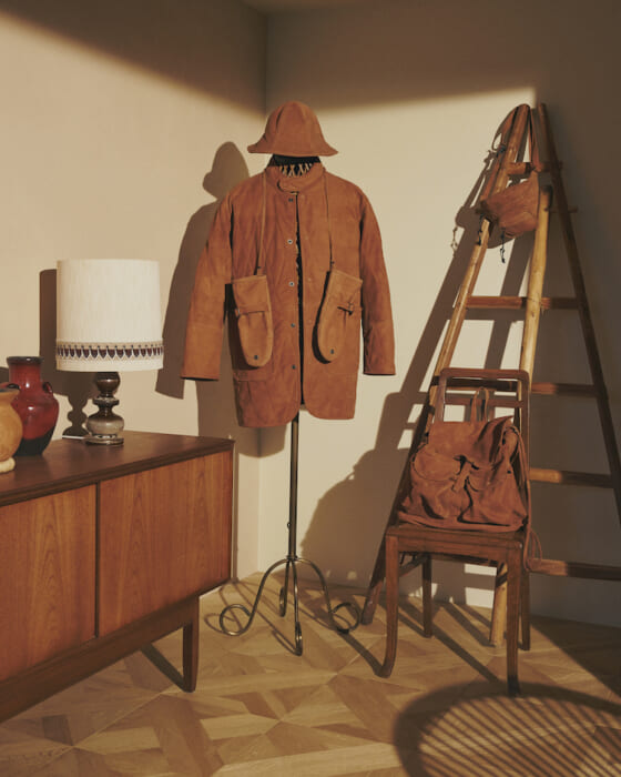 Quilting, P coats, balaclavas and knapsacks... Leather in the CCU 23-24AW collection is even more daily-use.