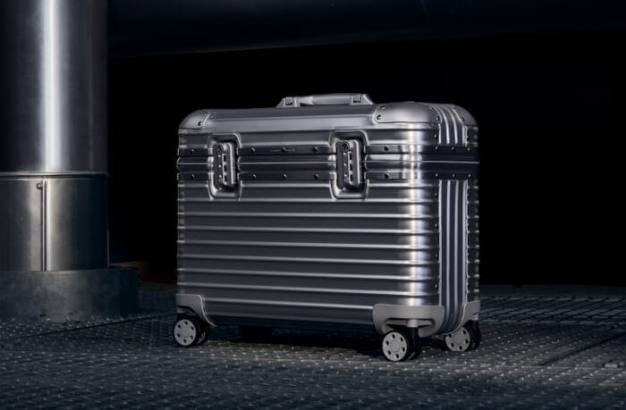 Rimowa's hidden masterpiece makes a comeback in a new look. This may be a must-have item for business travelers.