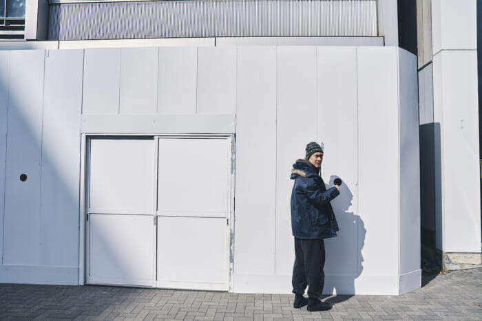 かりそめで気休めの、でも最高なアート。工事中のビルケンシュトック店舗に、加賀美健がなにやら作品を残したようです。