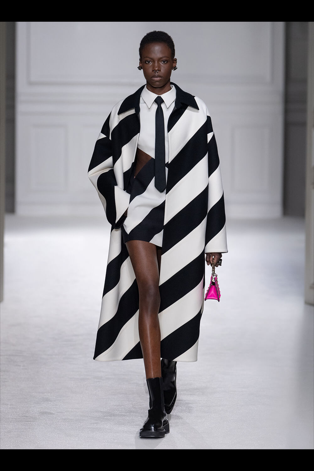 VALENTINO | HOUYHNHNM（フイナム）