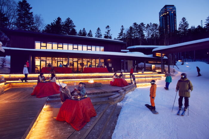 スキー場のど真ん中に鎮座するこたつ、おでん、クラフトビール！ 星野リゾート　リゾナーレトマムの名物コンテンツは3月31日までの開催です。