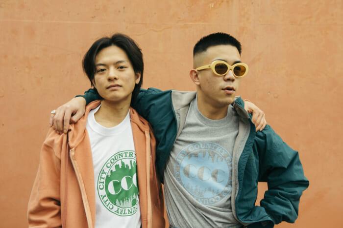 モデルには音楽ユニット「どんぐりず」を起用。シティー カントリー シティーの最新のルックから垣間見る音楽性。