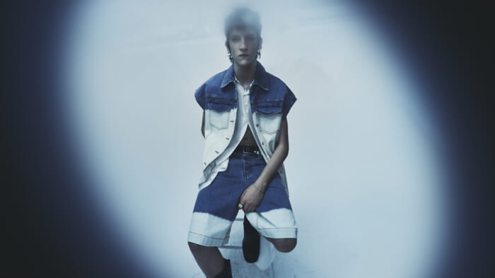 Dries Van Noten manipulates bold color contrasts. The designs of the past are revived on denim.