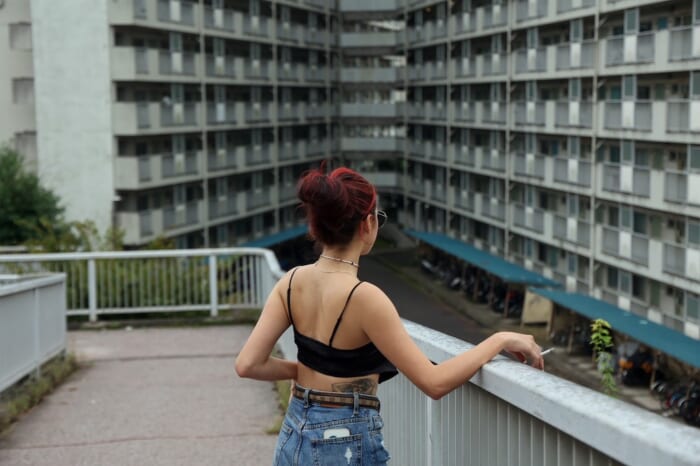 保見団地は永遠に。写真家、名越啓介が新たに刻んだ団地の、そして家族のかたち。