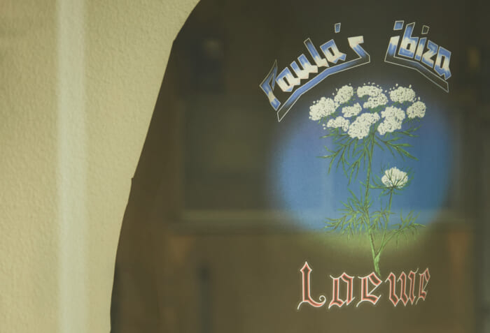 連載「憧れの逸品」No.299 身も心もとろけそうなロエベのウエア。