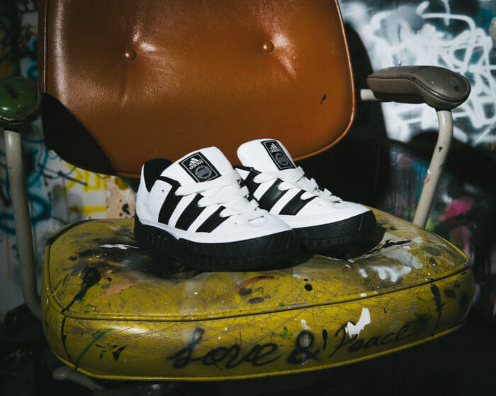 アトモスが仕掛ける、レザーアッパーのADIMATIC。ラフながら品よく仕上げられています。