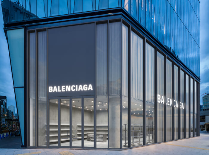 A limited-time Balenciaga store to be opened in a prime Ginza location. The space and product lineup are revealed.