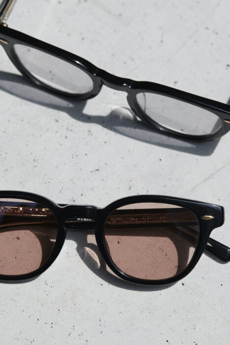 パリミキがアイヴァンに別注した100本限定のサングラス。人気の定番モデルを、いまこそかけたい2色で発売します。