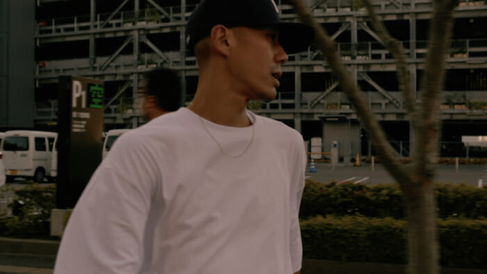 The music video for ISSUGI's new single is now available. The 3 minutes and 14 seconds video, set in Fukuoka, is a must-see.