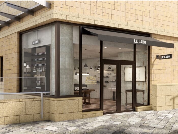 ル ラボが六本木に新店舗をオープン。その場で香水を調合してくれ、ラベルにメッセージだって入れられます。