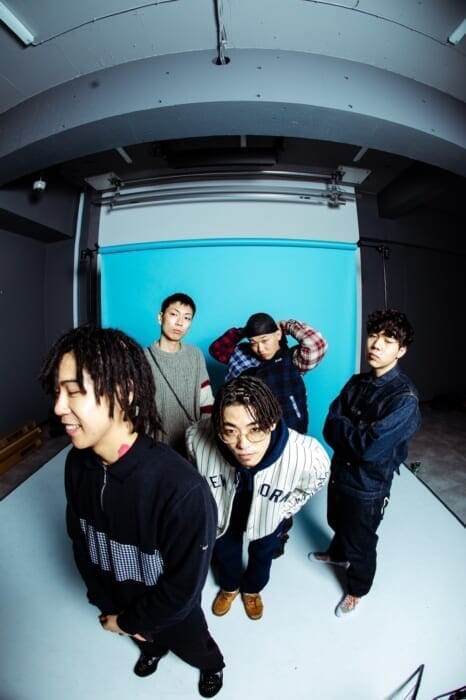 Be careful not to miss out! Sound's Deli, a Hip Hop collective consisting of 5 MCs, is delivering a new single.