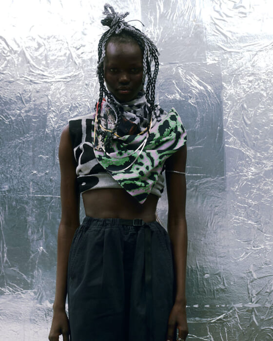 バルがアレンジしたグラミチ。ゆるーく履けるピグメント加工のパンツが登場します。