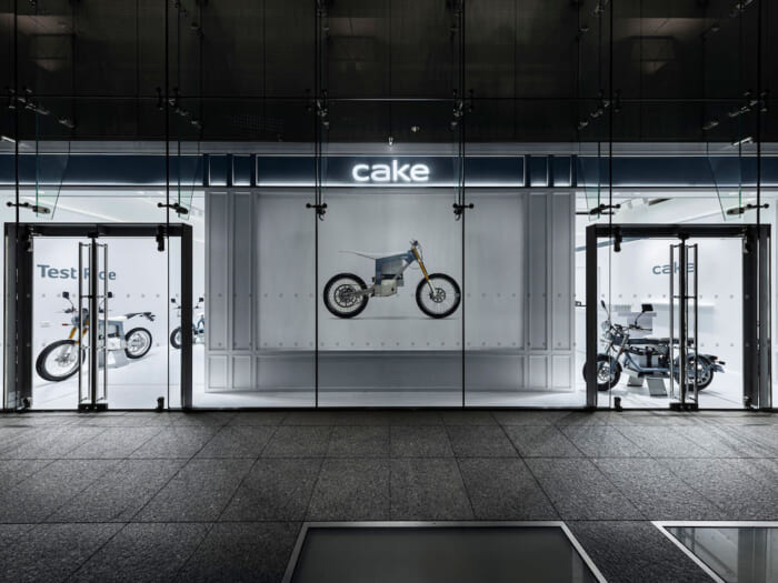 プレミアム電動バイクメーカー、CAKEのポップアップショールームが丸の内にオープン！ 5月3日（水）からは試乗会も。