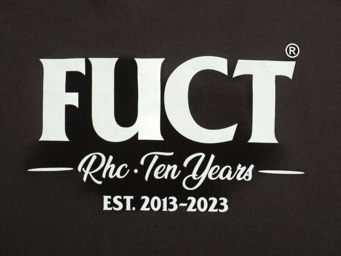 A special T-shirt that inhabits 10 years of RHC and Fact. It is simple enough to wear until you can call it vintage.