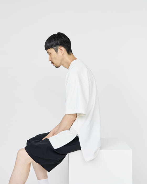 グラフペーパーとイズネスの相性はやっぱり間違いなし！ 夏のワードローブはこれに決まりです。