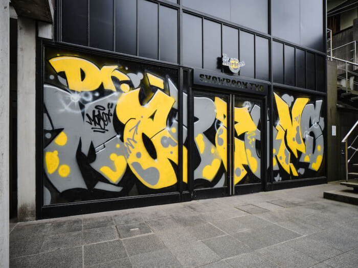 アートにまみれる。GUCCIMAZEが手がける体験型エキシビションが、ドクターマーチン ショールーム TYOにて開催中。