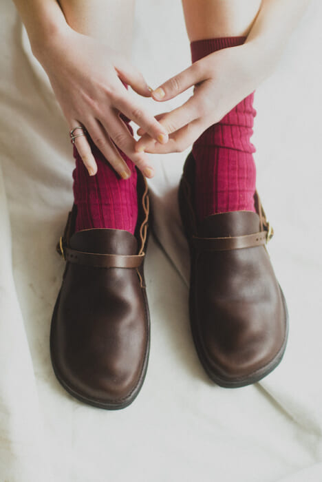 日本上陸30年＆新作発売を記念して、オーロラシューズのビジュアルブックが制作されました。キーワードは葉山です。