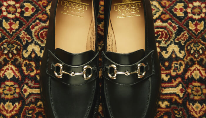 Aspiring Masterpieces" Series No.305 Loafers by Crockett & Jones that can be worn easily even by feet accustomed to sneakers.