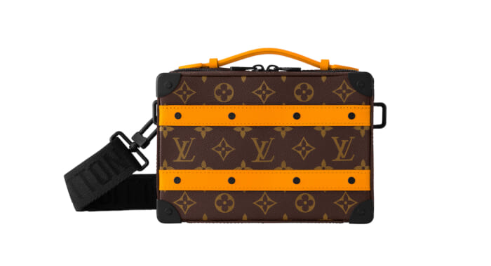 サフランオレンジがアクセントに。夏のカジュアルスタイルを格上げする、ルイ・ヴィトンの新しいメンズバッグ。