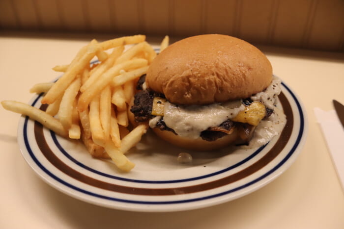 【FOCUS IT.】“みんな”が集う祐天寺のニュースポット アレイキャッツ。最高の1日は、ここからはじまります。