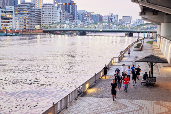 隅田川はやっぱり気持ち良い！ 「ととけん」のオープンに向けて、日本橋浜町のみなさんとプレグループランを開催しました。