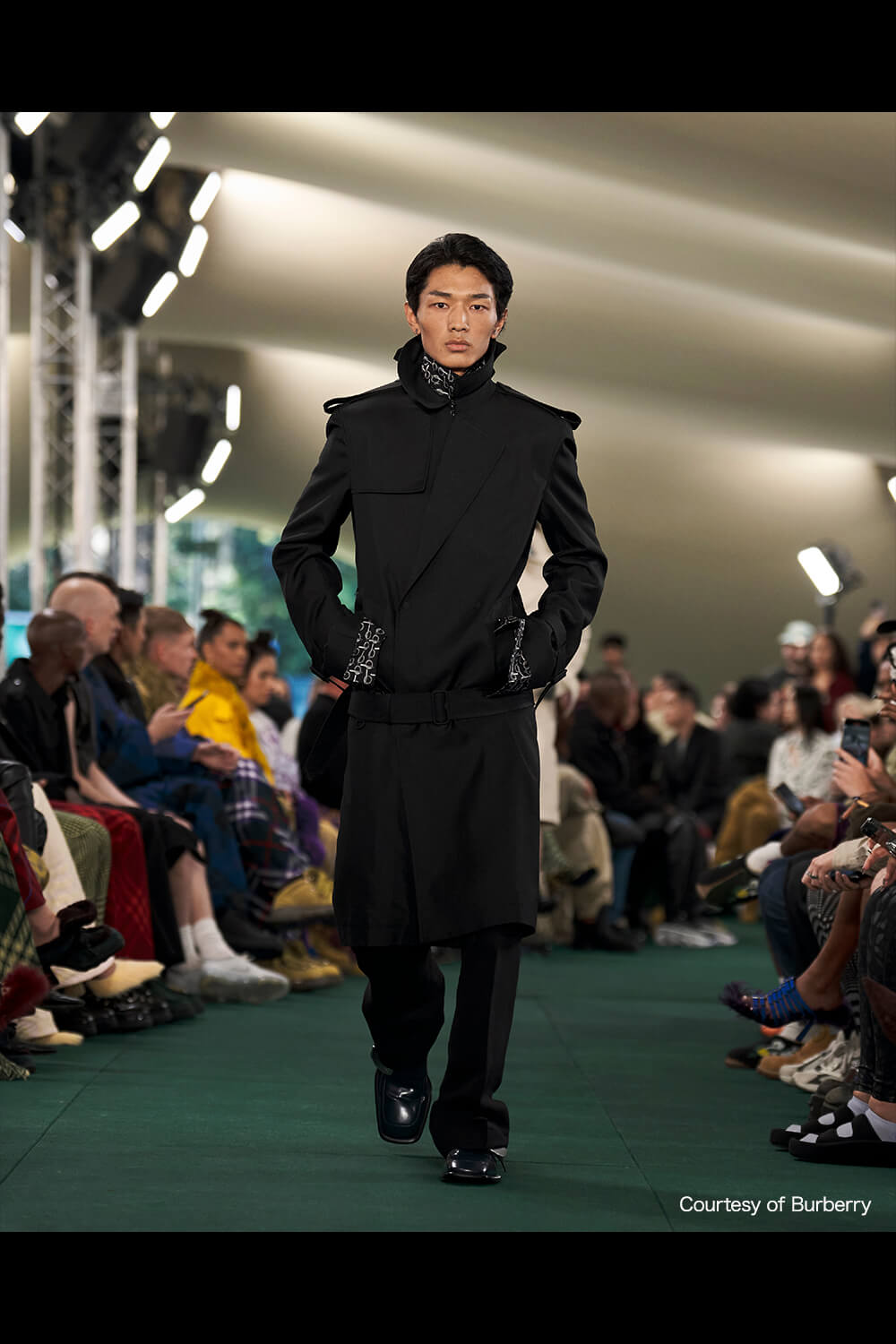 ★BURBERRY★2025SS 新作★EKD バッジ フーディー EKDバッジ コットンフーディー (プール) - メンズ | Burberry