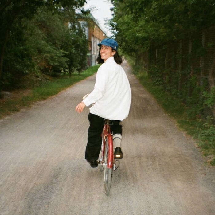 広島生まれカナダ育ちのシンガーソングライター。待望すぎる初来日ツアー、足を運ばない理由はどこにも見当たりません。