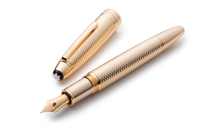 Montblanc reminds us of the importance of writing. A pop-up event will be held with a selection of Montblanc's special writing instruments and other products.