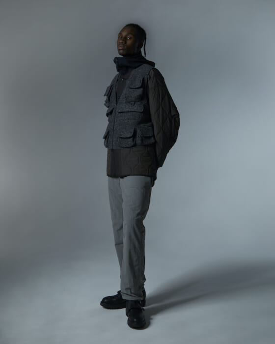 Means Weil introduces a new color for its popular model. The fishing vest is made of knit fabric.