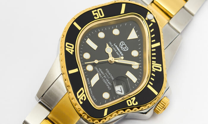 Is this distorted dial realistic or an optical illusion? The rumored watch has finally landed in Japan.