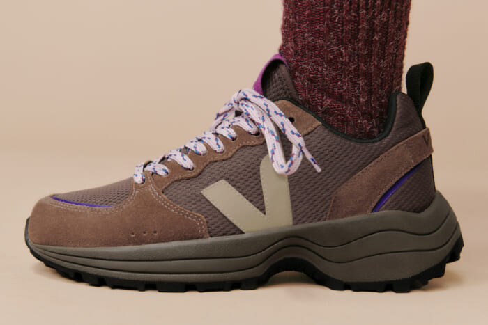 ヴェジャがタッグを組んだのはアメリカ西海岸発のブランド。秋色まとうスニーカーが登場です。