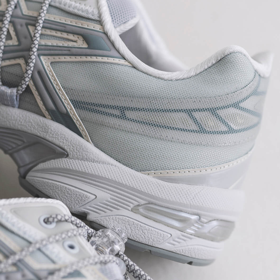 フイナムの『月刊アトモス』 Vol.12 アシックスの別注モデルほか注目の