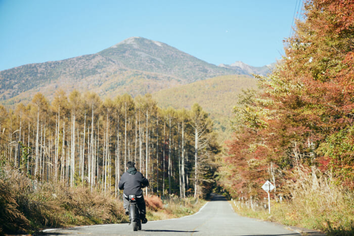 More than a bicycle, less than a car. Yatsugatake in autumn with urban drive style.
