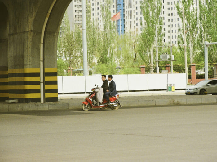 The ultimate everyday wear, living in harmony with nature . Bodhi's photo exhibition will be held, focusing on white cashmere.