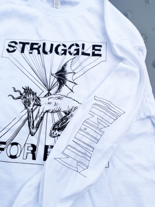 バンド・レーベル・アーティストがハードコアの名の下に共鳴した1着。大阪で開催中の個展も必見です。