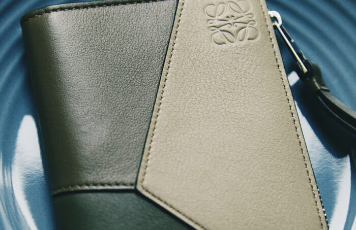 連載「憧れの逸品」No.331 重ねたパズルがモダンなロエベのウォレット。