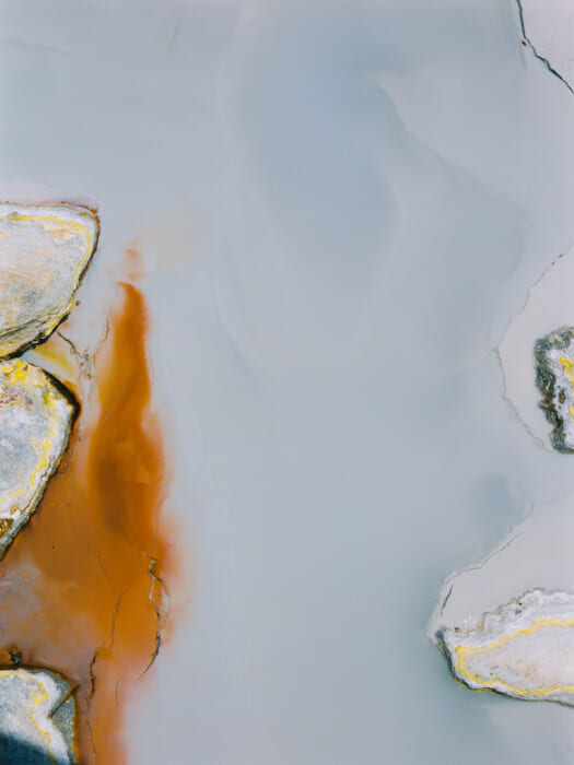 ほっとひと息、ではなくパンクな精神でワイルドな温泉を。山谷佑介の写真展が気になります。