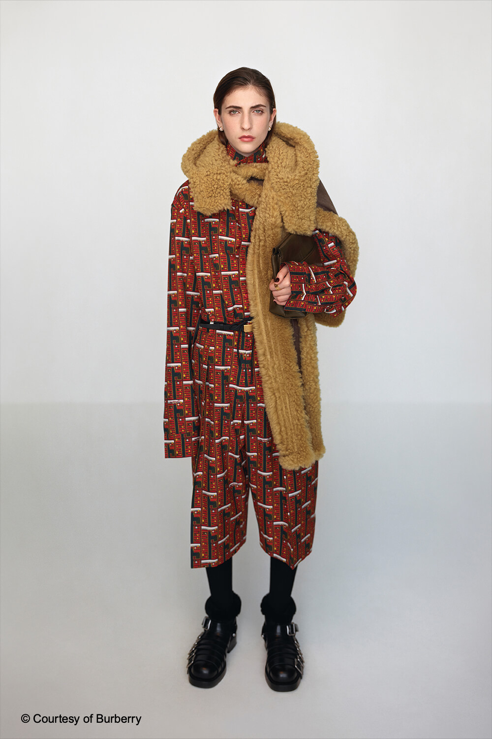 ももも^_^BURBERRY 新品　かわいいです。 高級感ある愛らしさ BURBERRY スーパーコピートレーナー