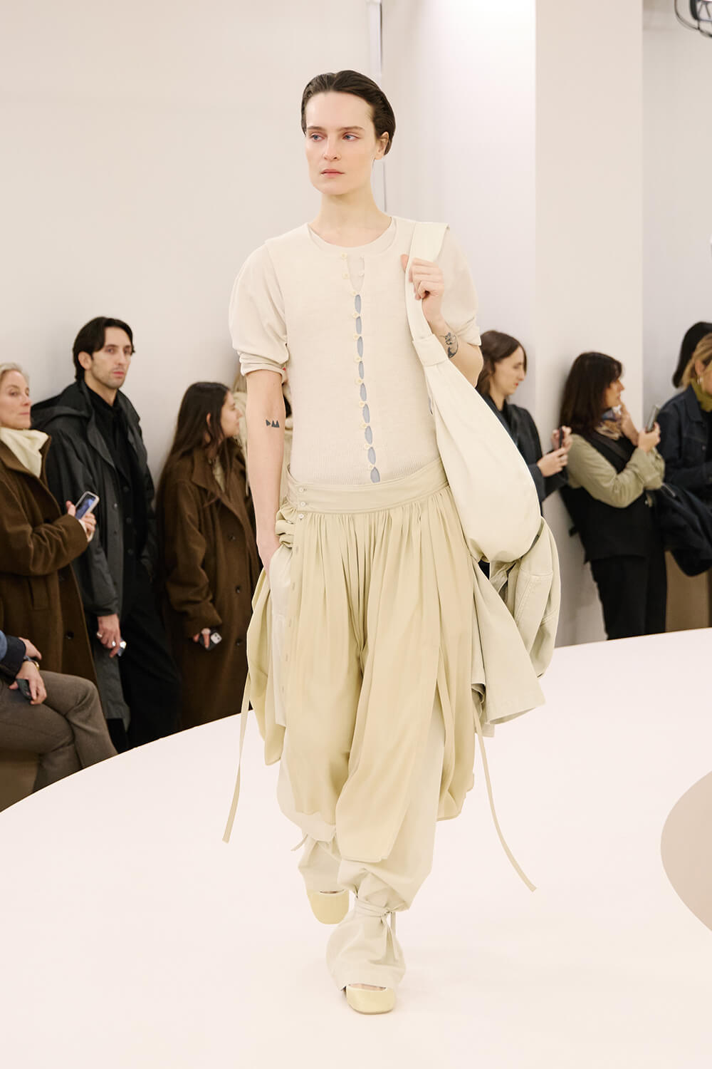 【人気急上昇】LEMAIRE スーリス フラット クラシック ダービー LEMAIRE | HOUYHNHNM（フイナム）